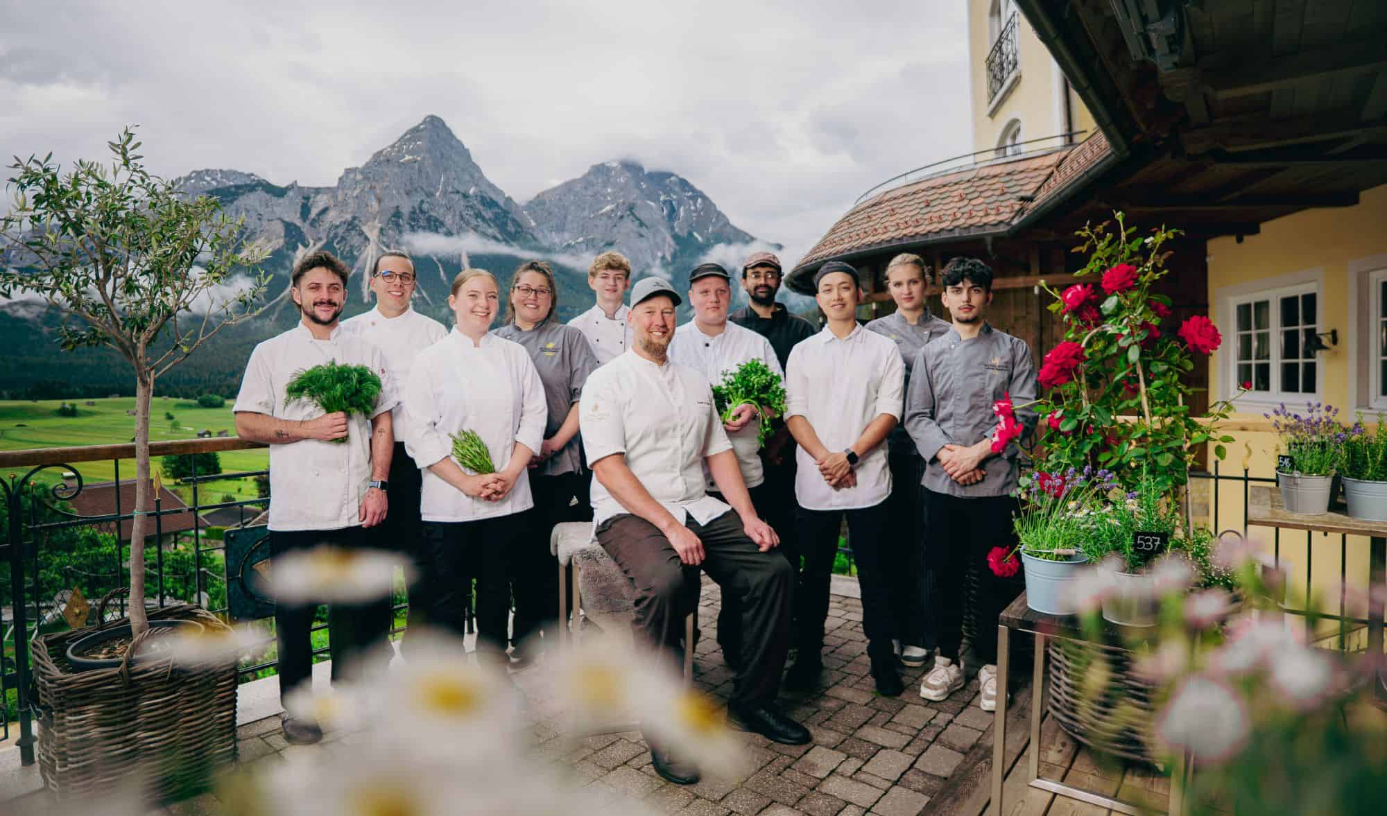 Gesamtes Küchenteam im Hotel Post Lermoos