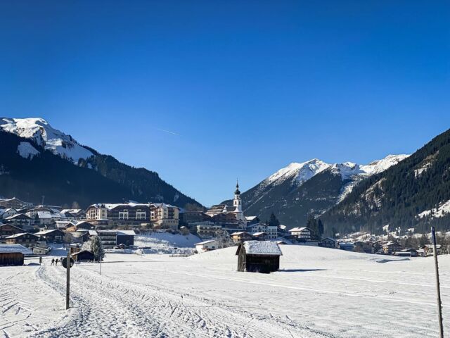 Wir wünschen allen einen schönen 4. Adventsonntag!🎄🛷✨⠀
⠀
⠀
#skiurlaub #bestwellness #endlichurlaub☀️ #weihnachtszeit #geniessen #lovetirol #lermoos #urlaubintirol
