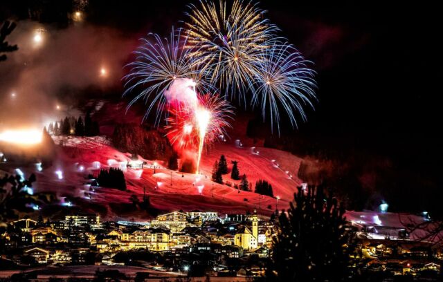 ✨2️⃣0️⃣2️⃣2️⃣✨⠀
Rutscht alle gut rüber, ihr Lieben! 🎊⠀
⠀
Wir wünschen euch ein gesundes und frohes 2022! Bleibt zuversichtlich und freut euch auf ein neues Jahr voller freundlichen Begegnungen, Glück und neuen Chancen!🍀⠀
⠀
⠀
#happynewyear2022 #postlermoosmoments #lovetirol #bestwellnesshotels #geniesserhotels #urlaubintirol #skiurlaub #lermoos #zugspitze ⠀
@frozenlights_zugspitzarena 
⠀