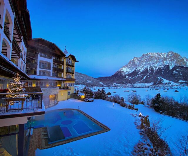 Frosty winter evenings ✨⠀
⠀
⠀
#postlermoosmoments #lovetirol #skiholidays #urlaubinösterreich #skiurlaub #tirol #hotelpostlermoos #bestwellness #geniesserhotels #bestwellnesshotels